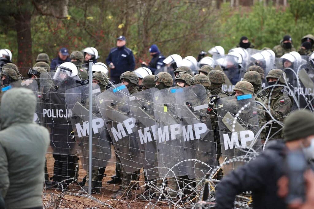 Hybrid warfare and humanitarian crisis - the situation on Polish-Belarussian border